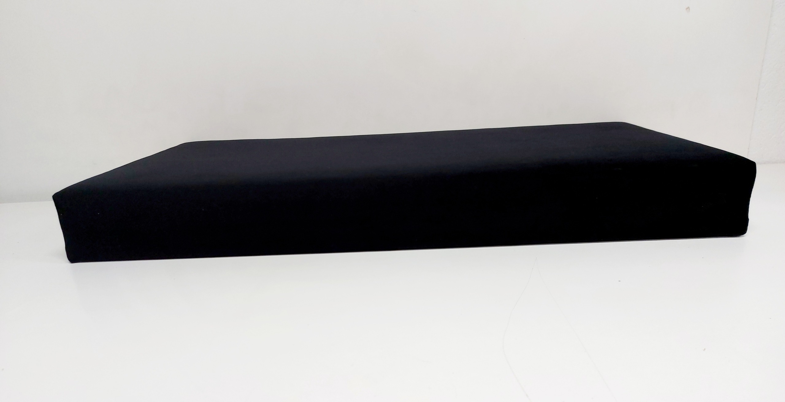 Čalúnený sedák 80 × 40 × 7 cm s hladkým povrchom