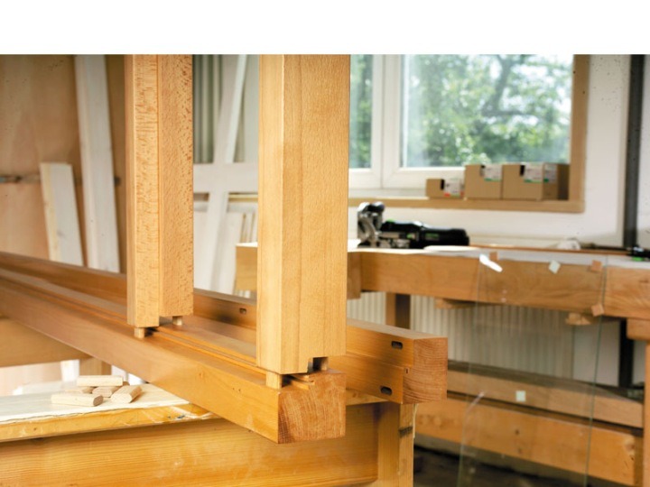Festool DOMINO D 4 × 20 mm 495661 obsahuje 450 bukových spojok na presné skryté spojenie drevených dielov. Vodiace rebrá pomáhajú s osadením a pozdĺžne drážky rozvádzajú lepidlo v pripravenej drážke.
