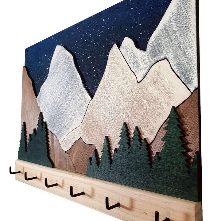 Ručne maľovaný drevený vešiak na kľúče s motívom hôr, 28 × 20 cm, 6 háčikov
