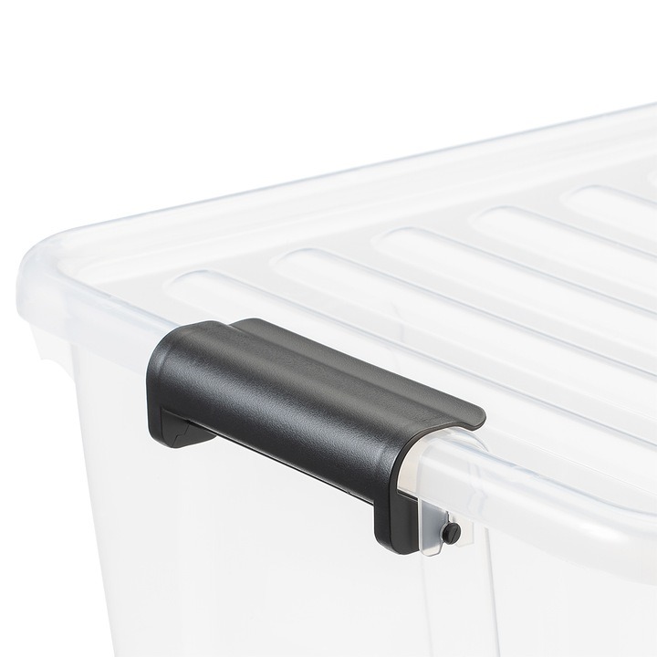 Priehľadný úložný box Plast Team Home Box 30 l s vekom. Priehľadný plastový box s objemom 30 l má veko a čierne uzatváracie úchyty. Výška je 25,2 cm, deklarovaná šírka 47 cm a dĺžka 48 cm. Hmotnosť balenia je 0,77 kg.