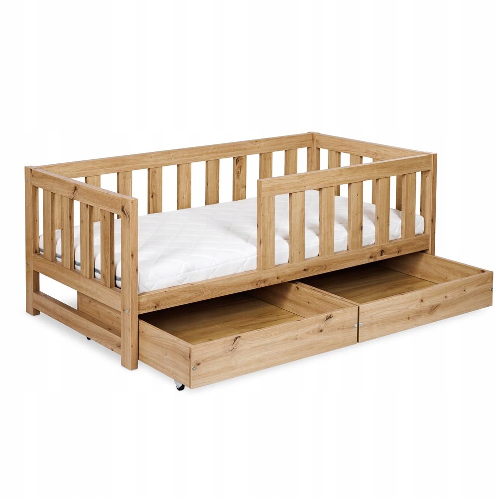 Dvojdielny úložný priestor LittleSky pod posteľ 160 × 80 cm, dub. Pod posteľou Amelia v dekore dub získate dve oddelené zásuvky na bielizeň, prikrývky alebo hračky. Každá časť sa vysúva samostatne a celá zostava má osem koliesok.