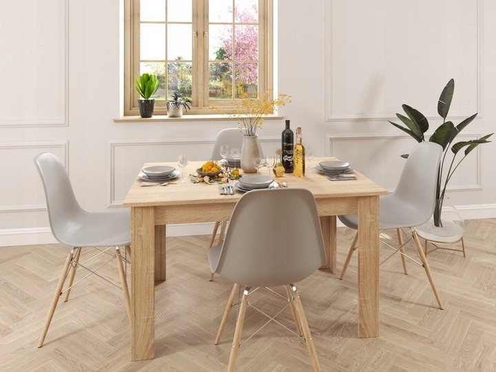 Štvorcový jedálenský stôl FUBRO 80 × 80 cm dub Sonoma. Jedálenský stôl FUBRO má rozmery 80 × 80 × 75 cm. Laminovaná drevotriesková doska v dekore dub Sonoma má hrúbku 1,8 cm. Stôl je nerozkladací.