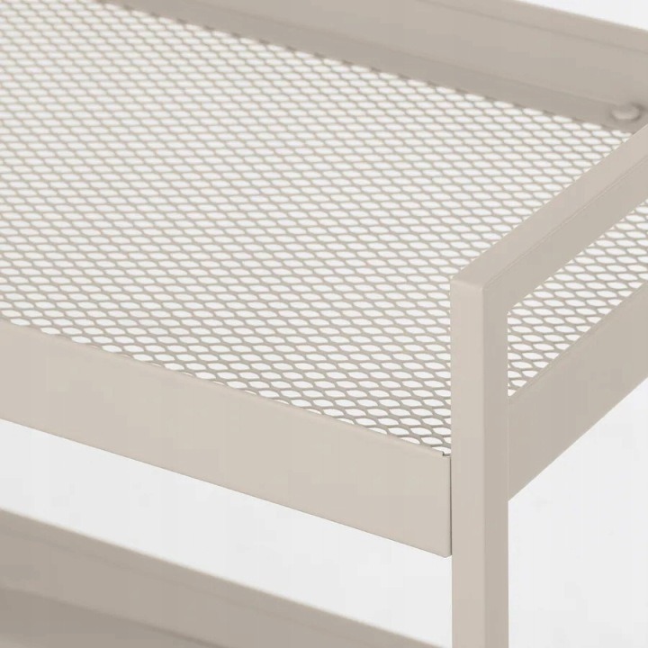 IKEA NISSAFORS 405.858.01 je béžový oceľový vozík s tromi policami a rozmermi 50,5 × 30 × 83 cm. Kolieska uľahčujú presun v domácnosti; výrobca uvádza nosnosť 7 kg na jednu policu.