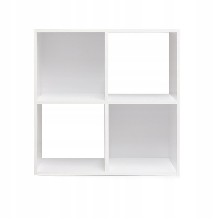Biely regál Product Placement CUBE 2 × 2 z MDF, 60 × 29 × 60 cm. Podlahový regál na knihy a doplnky ponúka usporiadanie CUBE 2 × 2 v rozmeroch 60 × 29 × 60 cm. V obývačke či pri pracovnom stole vytvorí jedno miesto pre knihy, ktoré chcete mať po ruke. Keď