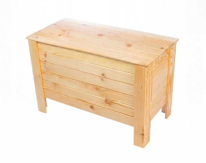 Stolmak S-102 – borovicová úložná truhlica so sedením 80 × 40 × 50 cm. Masívne borovicové drevo a veko využiteľné na sedenie vytvárajú jednoduchý nábytok na odkladanie každodenných vecí. Hračky či deky môžete uložiť na jedno miesto a miestnosť získa pokoj
