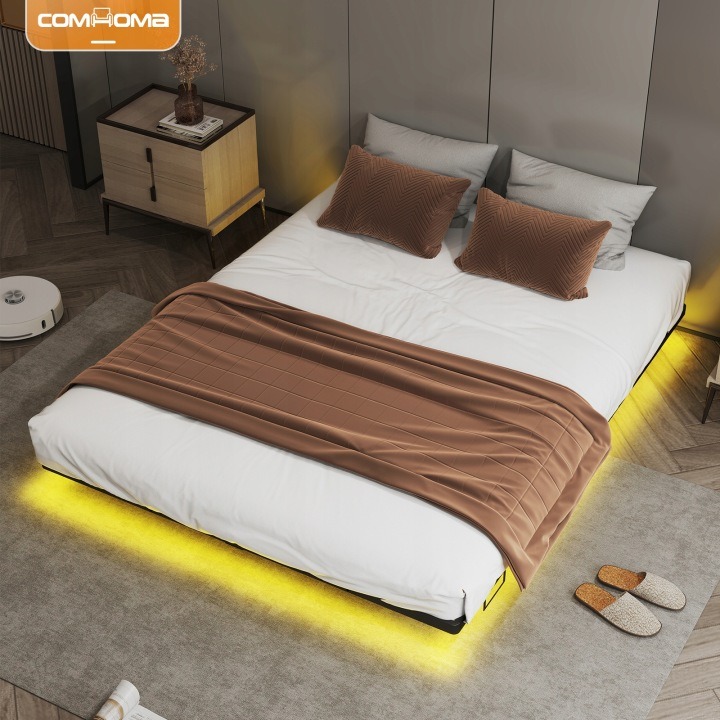 Čierny rám postele Comhoma 160 × 200 cm s drevenými lamelami, RGB svetlom a dvomi USB portmi