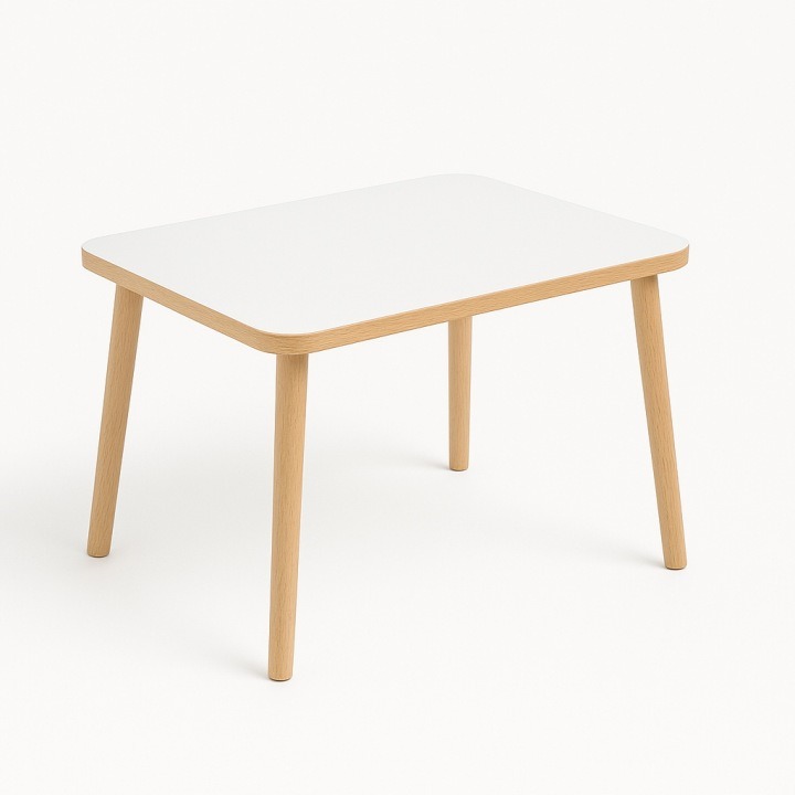 Biely detský stolík PlayPals Furniture 60 × 40 × 47 cm ponúka miesto na kreslenie a hranie. Laminovaná MDF doska sa ľahko čistí; zaoblené hrany a plstené podložky sú praktické v detskej izbe.