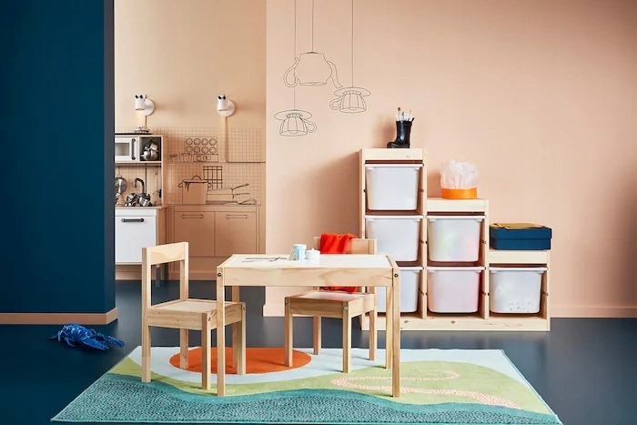 Detská súprava IKEA LÄTT na kreslenie a hru v menšej izbe