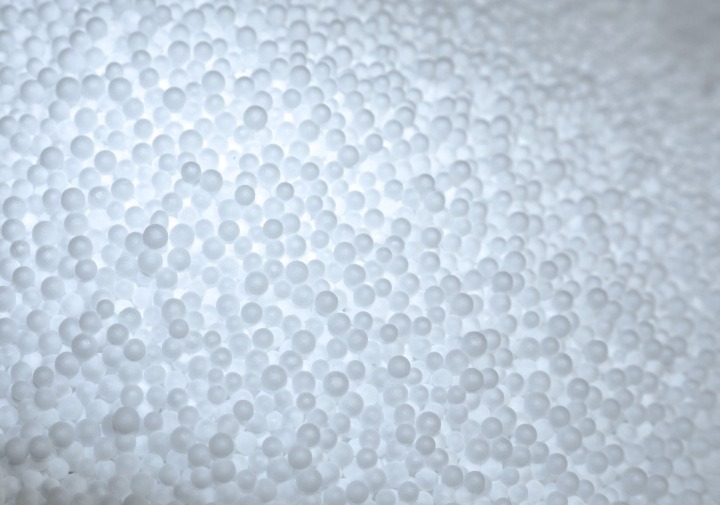 Polystyrénové granule Styrmann 200 l tvoria okrúhle guľôčky EPS s veľkosťou 3–6 mm. Hodia sa na doplnenie sedacích vakov a pufov, ktorým časom ubudol objem výplne. Granule sú zabalené v uzavretom vreci; pri plnení nechajte v poťahu priestor na ich pohyb.