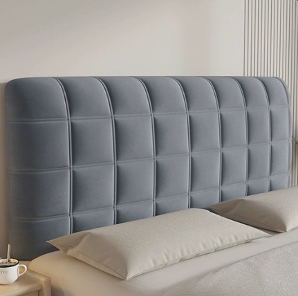 NORDIC – prešívaný poťah čela postele 140 × 70 cm s bočným vreckom. Prešívaný poťah umožní zmeniť textilný vzhľad existujúceho čela postele. Model s uvedenými rozmermi 140 × 70 cm využíva podľa opisu zamatový materiál. Mäkký povrch môže spríjemniť dotyk č