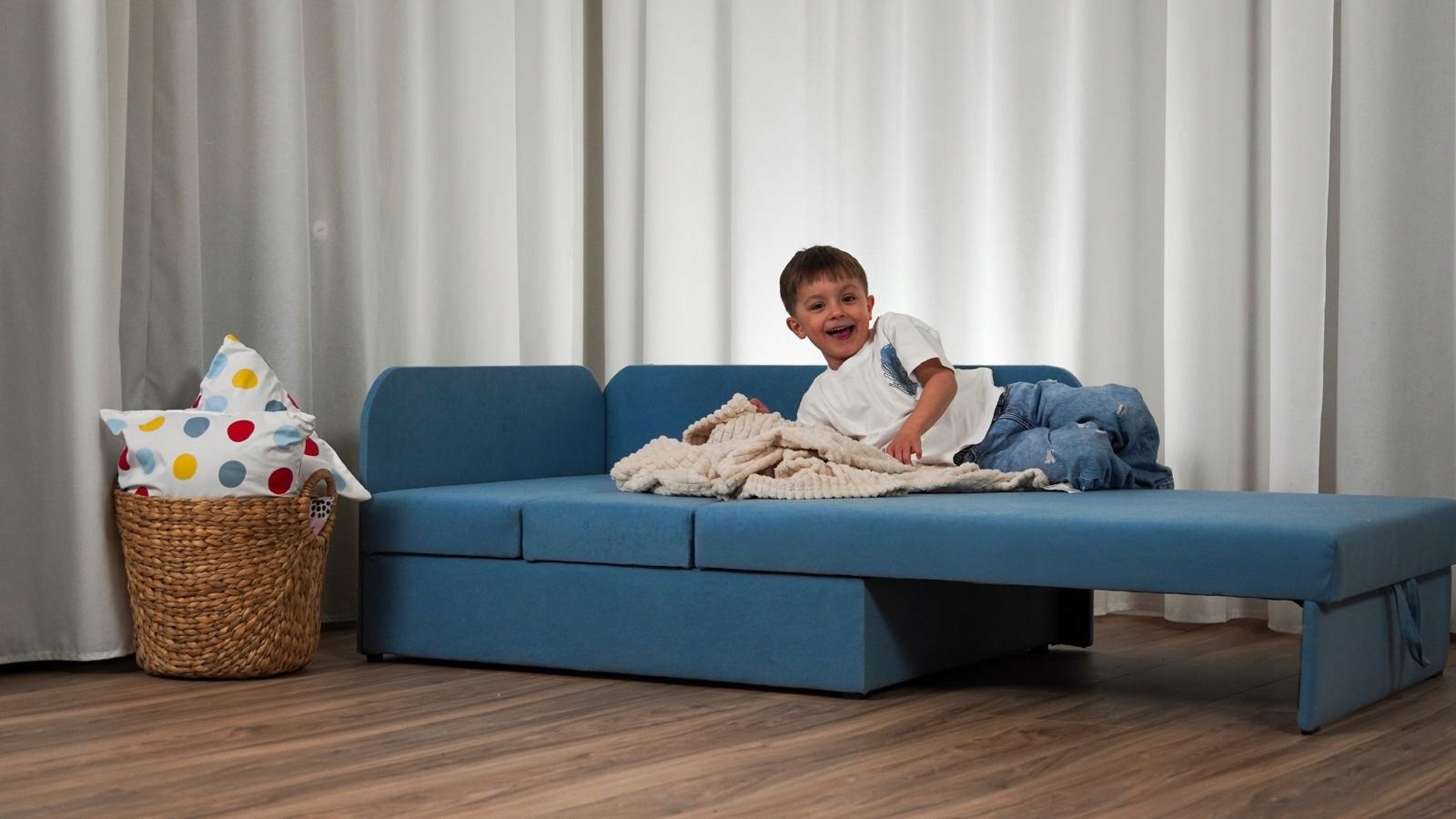 Modrá rozkladacia detská pohovka Kubuś 78 × 170 cm
