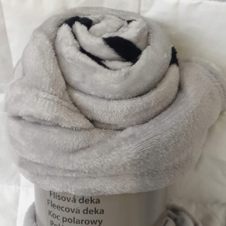 Prikrývka, prehozy na posteľ - Fleece prikrývka 130 x 170 cm svetlo mäkká šedá