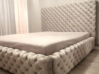 Posteľ do spálne - Chesterfield prešívaný posteľ 140x200 figo navyše
