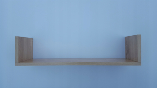 Polica do obývačky - Závesná stena nástenná podkrovie wenge úzke 30 x12 cm