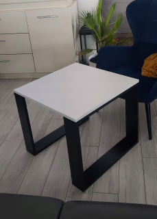 Konferenčný stolík do obývačky - Biely a čierny podkrovný konferenčný stolík