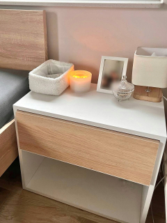 Nočný stolík - Nočný stolík na nočné stolík na posteľ biele